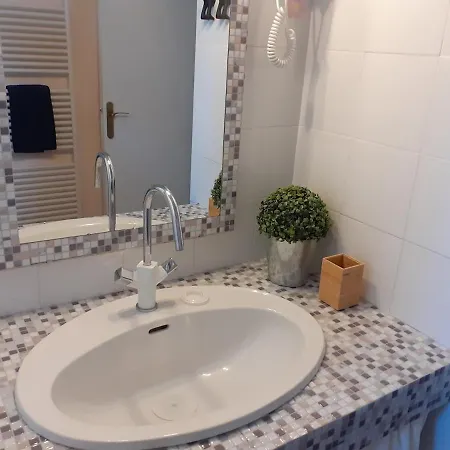 Au Calme Climatise Et Piscine Exclusive A 3 Kms D Avignon Les Angles (Gard)